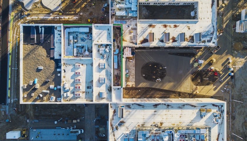 Powiększ obraz: ZSP na Zwycięskiej w trakcie budowy, grudzień 2025 (widok z góry)