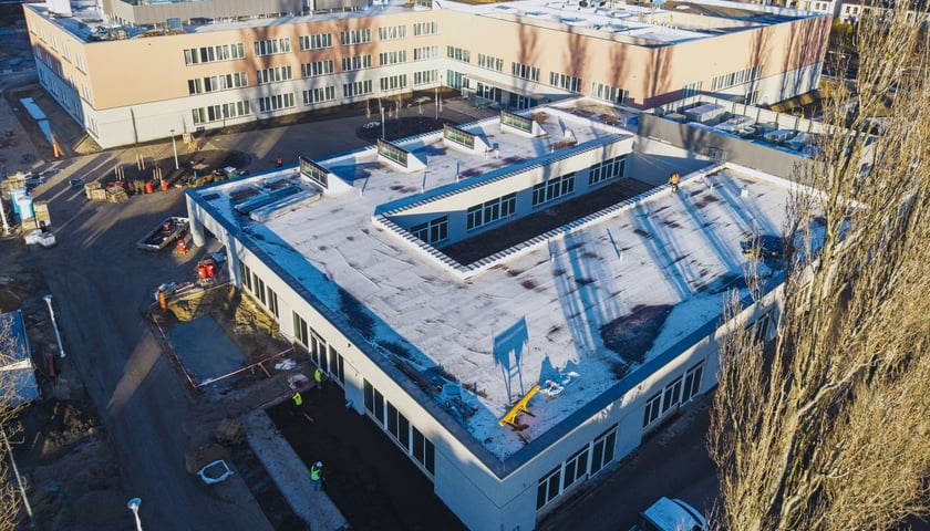 Powiększ obraz: ZSP na Zwycięskiej w trakcie budowy, grudzień 2025 (widok z góry)