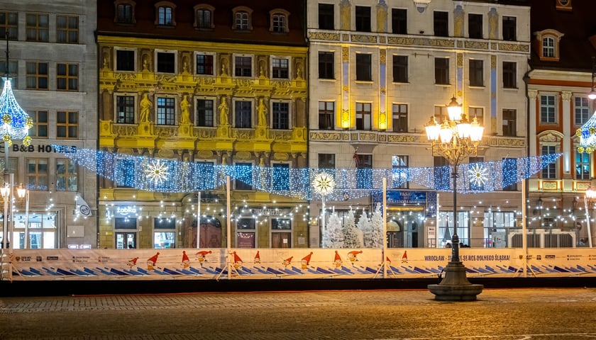 Lodowisko w Rynku we Wrocławiu nocą