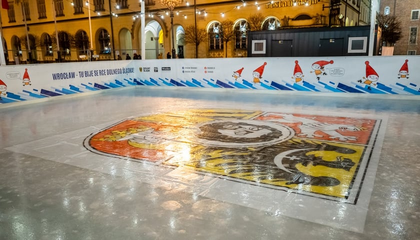 Lodowisko w Rynku we Wrocławiu nocą