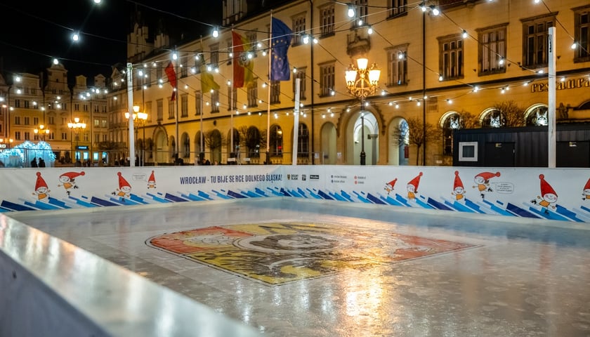 Lodowisko w Rynku we Wrocławiu nocą