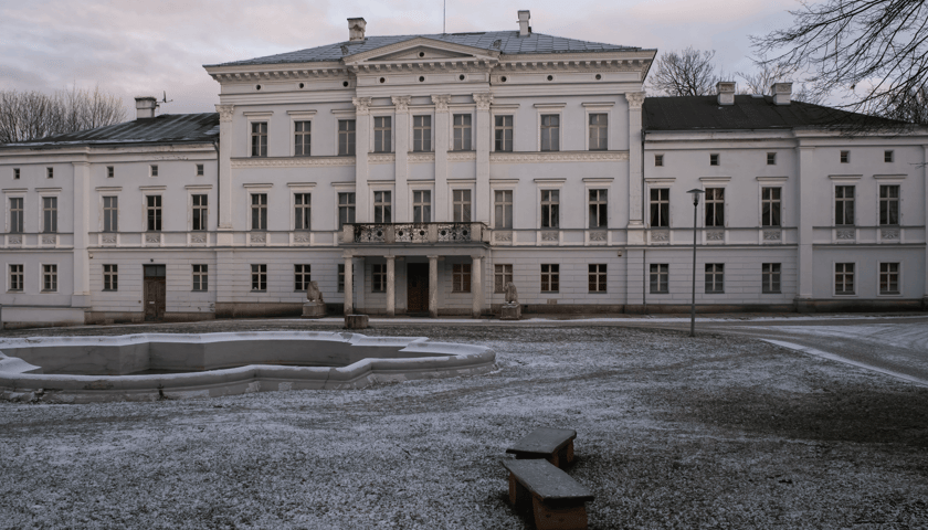 Powiększ obraz: <p>Pałac w Jedlince to mn&oacute;stwo zwiedzania, resturacja i lokalny browar</p>