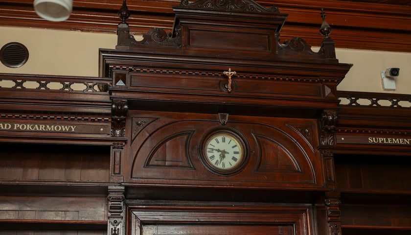 Powiększ obraz: Apteka pod Słońcem we Wrocławiu. Piękne wnętrze zmieni właściciela