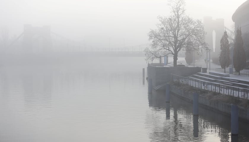 Powiększ obraz: <p>Mogą pojawić się mgły znacznie ograniczające widoczność</p>