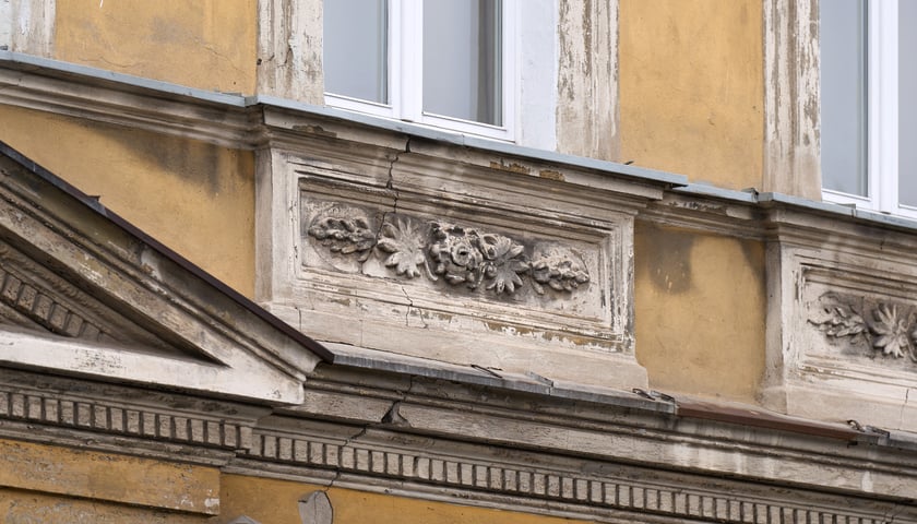 Powiększ obraz: Kamienica Żeromskiego 5 przed remontem, luty 2026