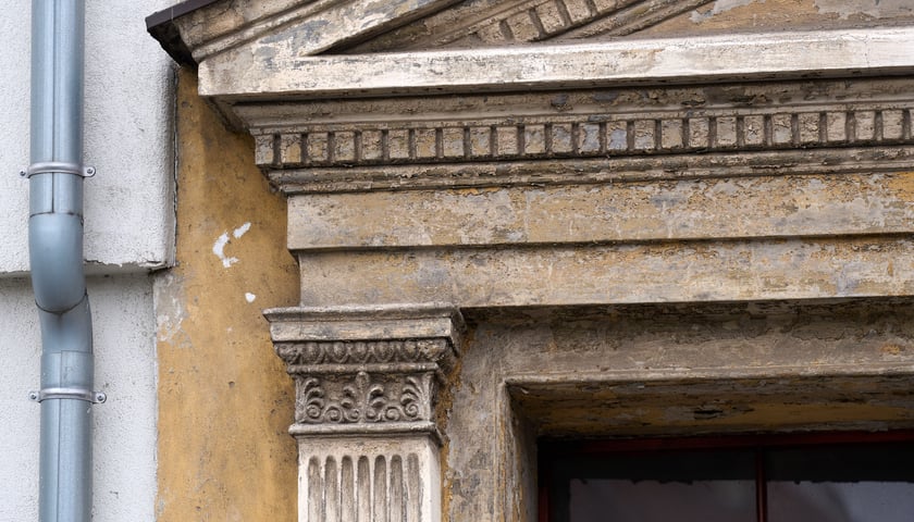 Powiększ obraz: Kamienica Żeromskiego 5 przed remontem, luty 2026