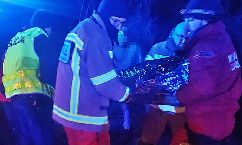 Powiększ obraz: W poszukiwaniach uczestniczyli funkcjonariusze policji, straży pożarnej oraz służb ochotniczych – razem 40 osób