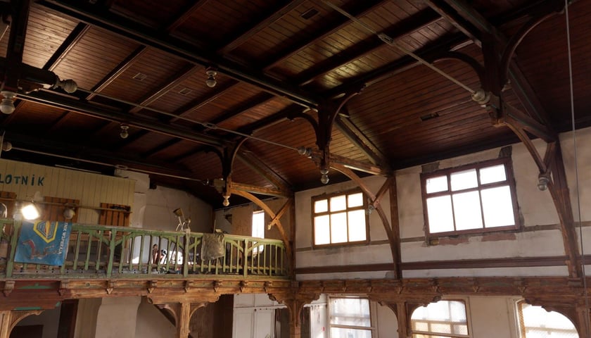 Remont hali na Psim Polu