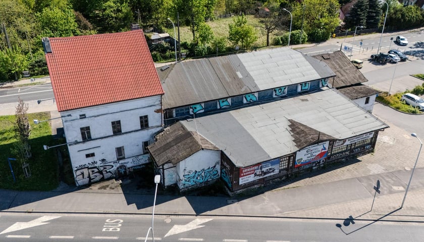 Remont hali na Psim Polu