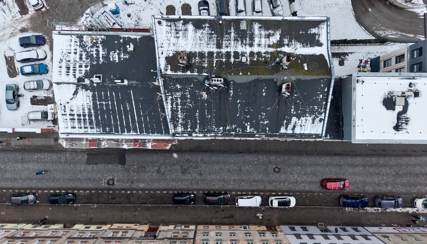 Powiększ obraz: Remont dachu na Tęczowej 33 we Wrocławiu