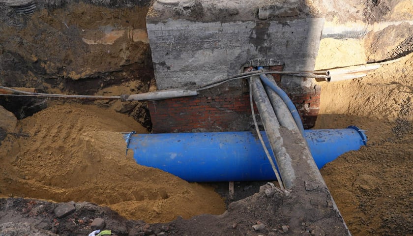 Zasypywanie rury na Traugutta - 23 lutego