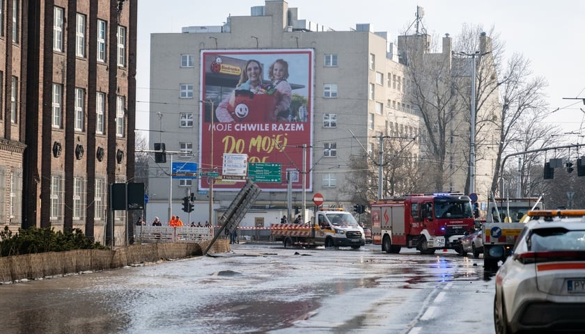 Powiększ obraz: Awaria magistrali w centrum Wrocławia - 19 lutego