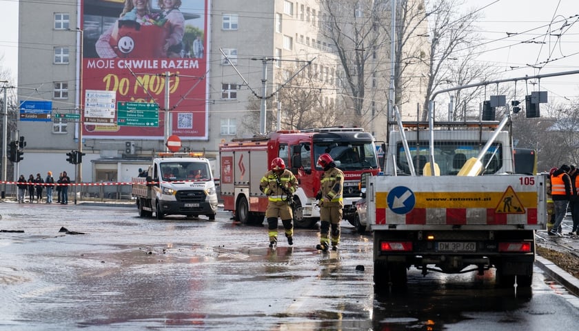 Powiększ obraz: Awaria magistrali w centrum Wrocławia - 19 lutego