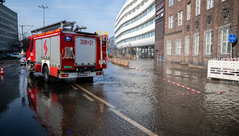 Powiększ obraz: Awaria magistrali w centrum Wrocławia - 19 lutego