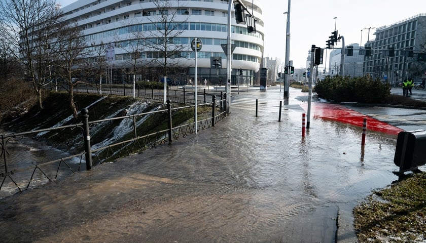 Powiększ obraz: Awaria magistrali w centrum Wrocławia - 19 lutego
