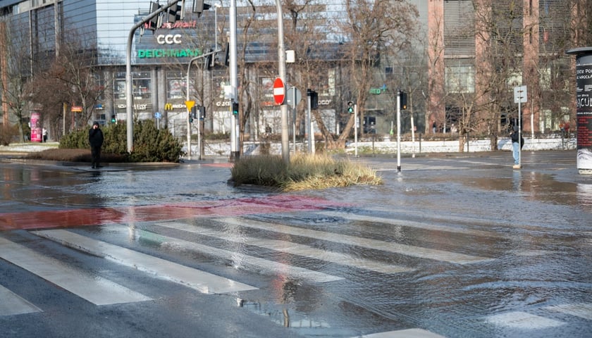 Powiększ obraz: Awaria magistrali w centrum Wrocławia - 19 lutego