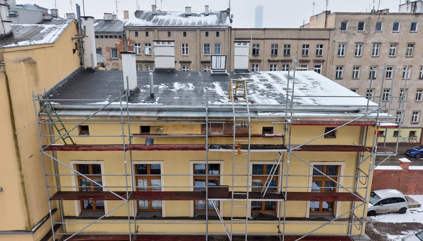 Powiększ obraz: Remont budynku komunalnego przy Tęczowej