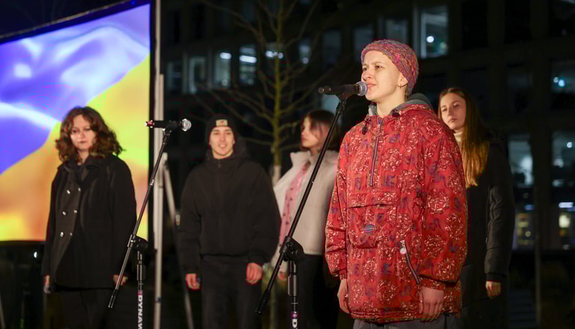 Uroczystości w czwarą rocznicę wybuchu wojny w Ukrainie, na Pl. Nowy Targ we Wrocławiu