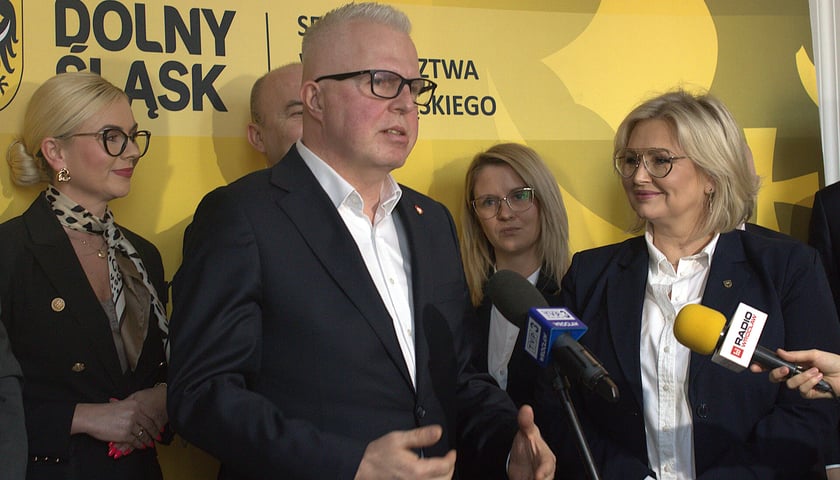 Powiększ obraz: <p>Mam nadzieję na poparcie wszystkich klub&oacute;w i głosowanie jednogłośnie w tej sprawie bo to wielki projekt &mdash; dodał Marek Łapiński, wiceprzewodniczący klubu KO w Sejmiku</p>