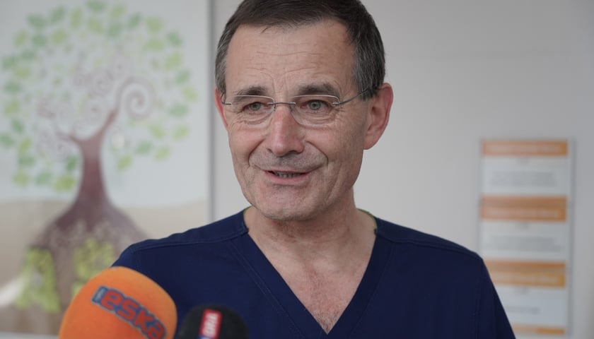 Powiększ obraz: Prof. Dariusz Patkowski. Na zdjęciu mężczyzna w okularach