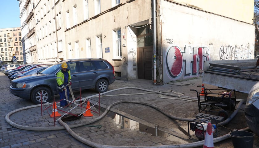 Usuwanie awarii ciepłowniczej przy ul. Lubuskiej. Wrocław, 28.02.2026