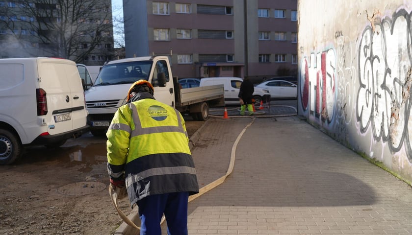 Usuwanie awarii ciepłowniczej przy ul. Lubuskiej. Wrocław, 28.02.2026
