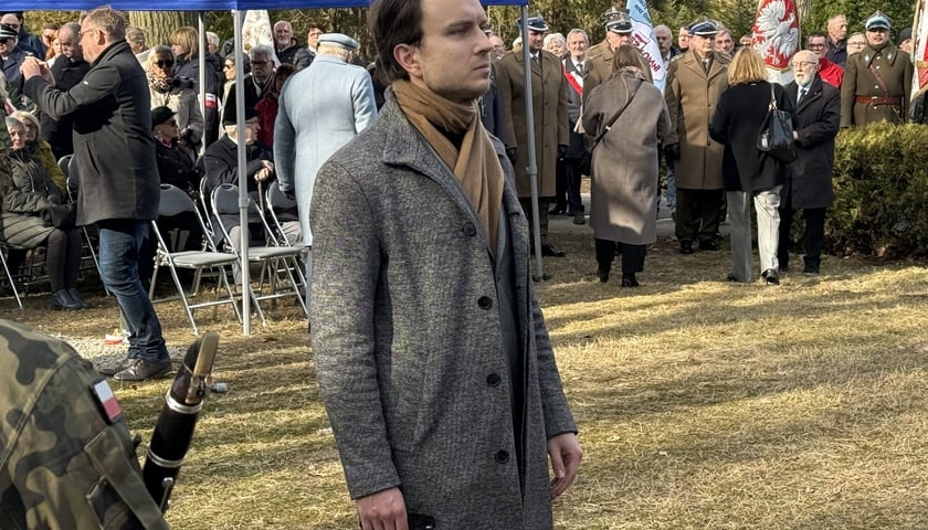 Powiększ obraz: Obchody Narodowego Dnia Pamięci Żołnierzy Wyklętych na Cmentarzu Osobowickim przy Pomniku Ofiar Terroru Komunistycznego 1945–1956