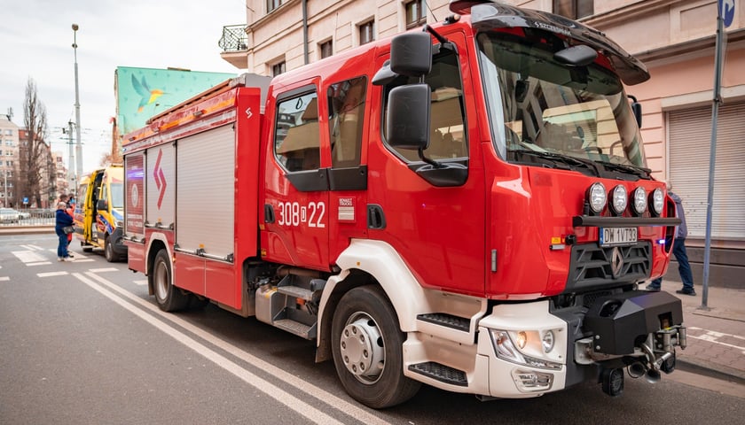 Powiększ obraz: Interwencja strażaków w kamienicy przy Sępa-Szarzyńskiego