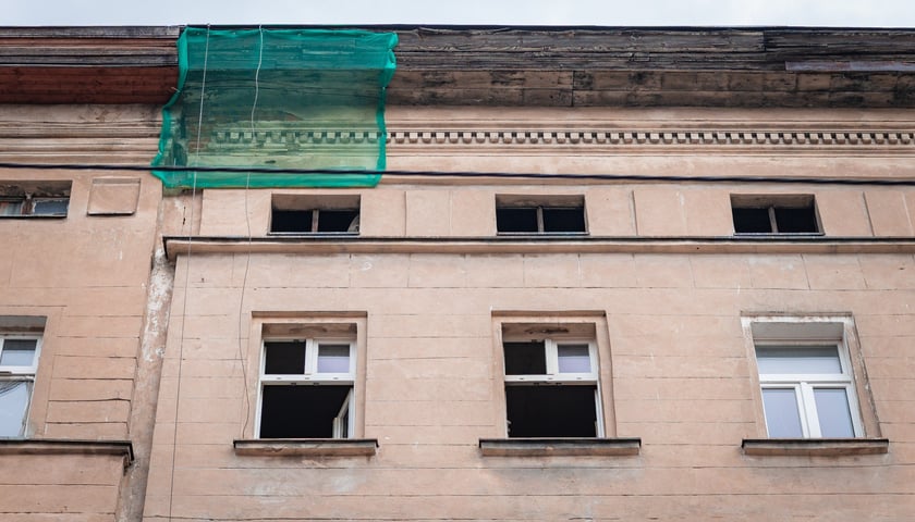 Powiększ obraz: Interwencja strażaków w kamienicy przy Sępa-Szarzyńskiego