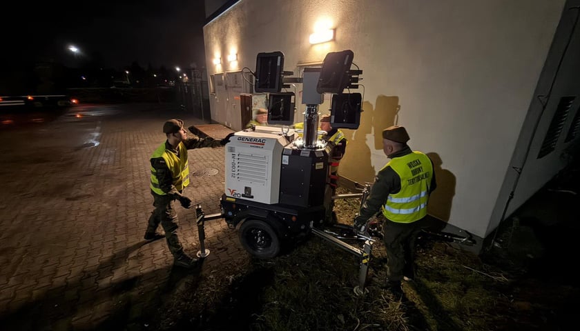 Powiększ obraz: <p>Tansport agregatu do szpitala</p>