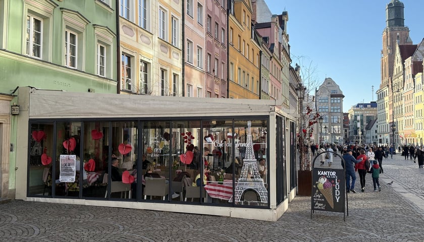 Powiększ obraz: <p>Ogr&oacute;dki w Rynku bez "szklarni". Konserwator wprowadza jasne zasady</p>