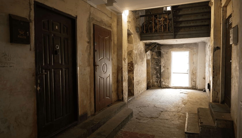 Powiększ obraz: <p>W 11 mieszkaniach zostaną wydzielone łazienki</p>