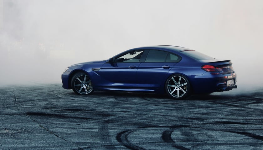 Powiększ obraz: <p>We wtorek 3 marca w życie wchodzą nowe przepisy zaostrzające kary dla os&oacute;b, kt&oacute;re zar&oacute;wno w terenie zabudowanym, jak i poza nim przekroczą prędkość o 50 km</p>