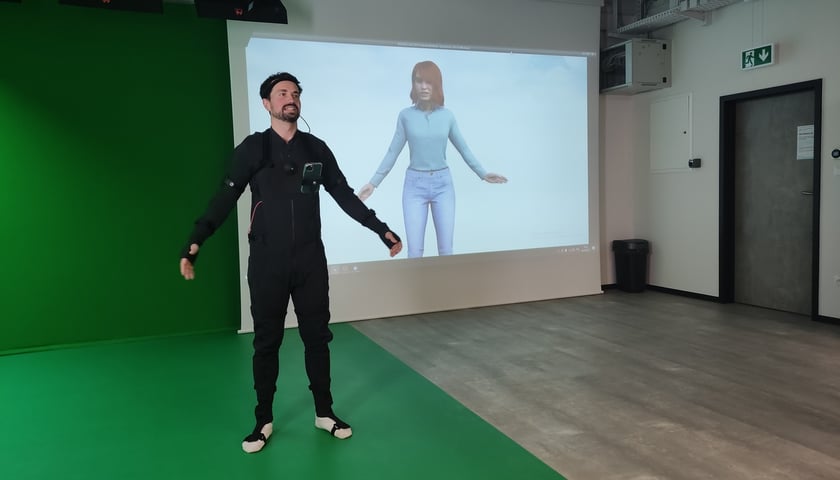 Powiększ obraz: Technologie VR i AR pozwalają m.in. na tworzenie wirtualnych postaci - zdjęcie z otwarcia pracowni