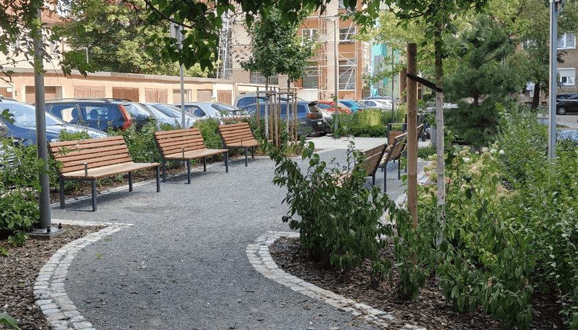 Na podw&oacute;rzu stworzono nowe ciągi komunikacyjne