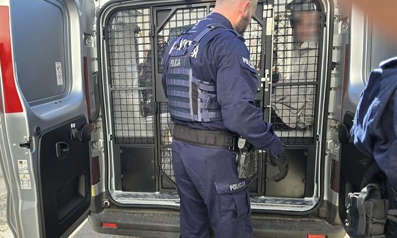 Zatrzymanie poszukiwanego mężczyzny przez policję