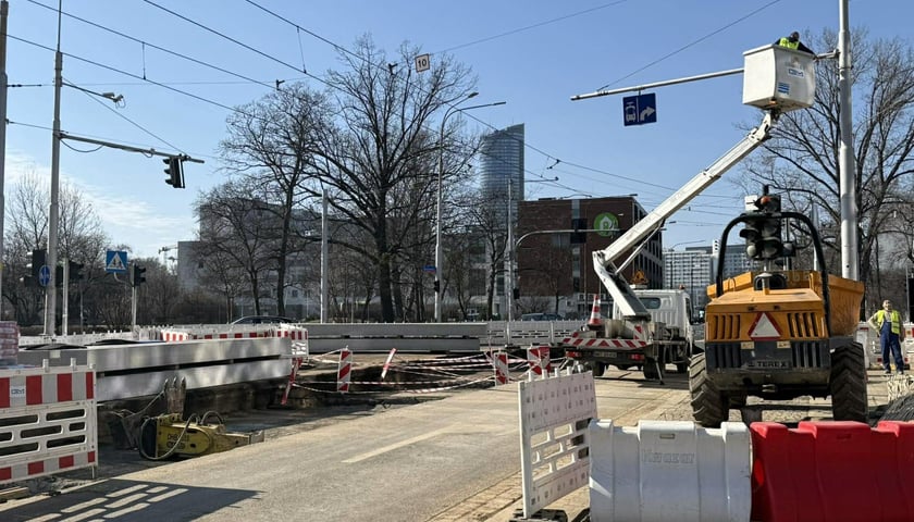 Powiększ obraz: Remont torowiska na ulicy Glinianej w rejonie skrzyżowania z Borowską&nbsp;