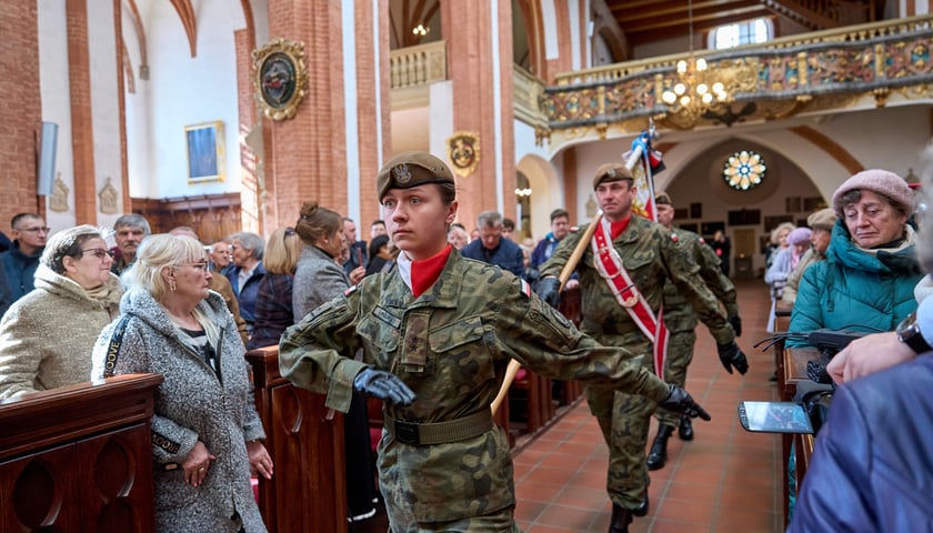 Uroczystość pochówku ofiar zbrodni katyńskiej w Kościele Garnizonowym we Wrocławiu