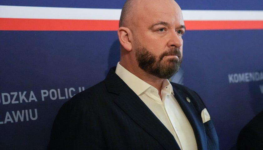 Powiększ obraz: Ślubowanie nowoprzyjętych policjantów garnizonu dolnośląskiego w Sali Rycerskiej wrocławskiego Ratusza.