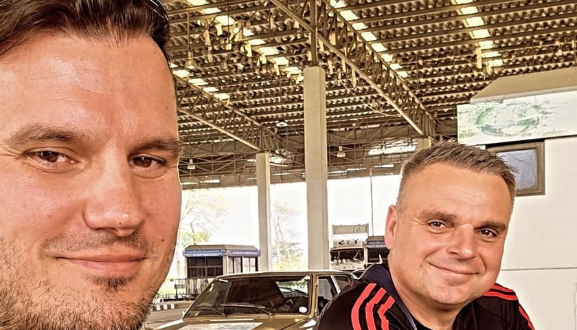 Powiększ obraz: Grzegorz Kapsa i Paweł Jurczak podczas wyprawy "Z Ziemi Tajskiej do Polski"