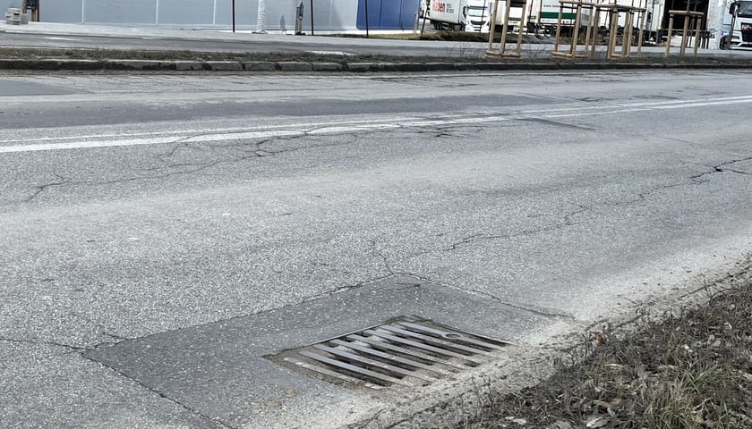 Ulica Kiełczowska przed remontem, marzec 2026