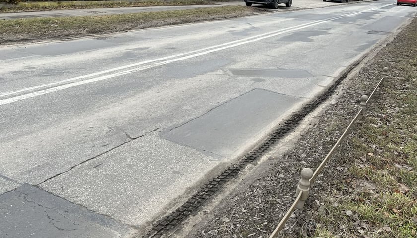 Ulica Kiełczowska przed remontem, marzec 2026