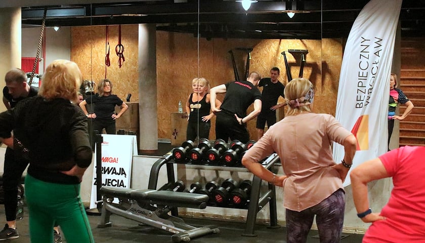 Powiększ obraz: Zajęcia „Bezpieczny Senior” w Aquaparku przy ul. Borowskiej