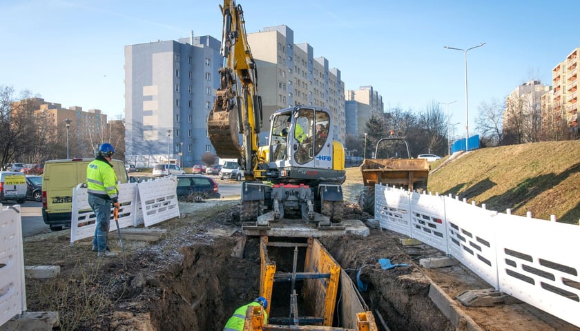 Powiększ obraz: Budowa wodociągu na ulicy Bajana
