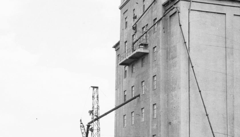 Powiększ obraz: Tak prezentował się działający zgodnie z pierotną funkcją elewator 