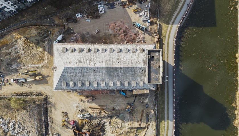 Powiększ obraz: Remont elewatora zbożowego na Kleczkowie we Wrocławiu - początek prac