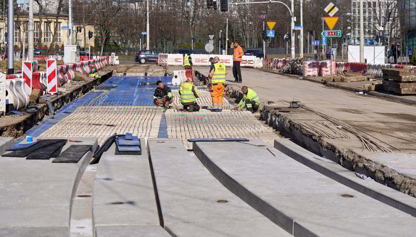 Powiększ obraz: Remont torowiska w rejonie skrzyżowania Glinianej z Borowską