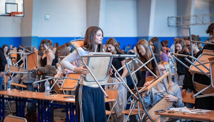 Powiększ obraz: <p>Uczniowie w szkołach ćwiczyli scenariusze na wypadek ataku napastnika z bronią</p>