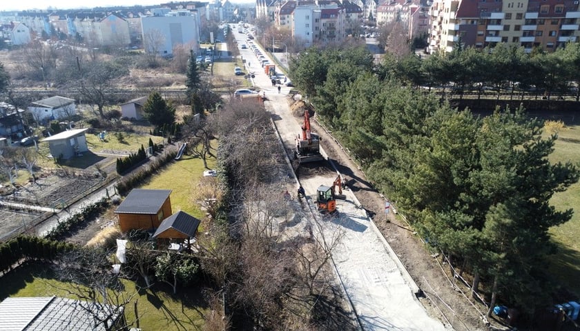 Powiększ obraz: Widok na budowę ulicy Trawowej