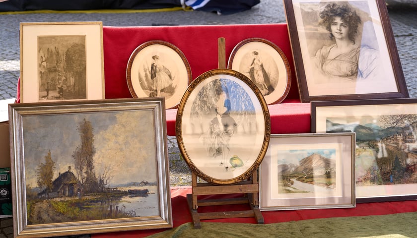 Powiększ obraz: Targ Staroci pod Iglicą - marzec 2026